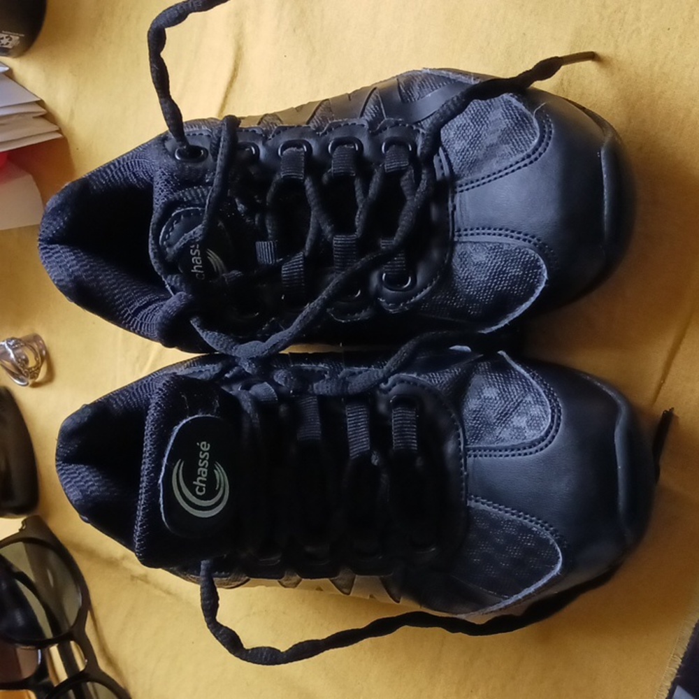 Chasse black cheer youth shoes